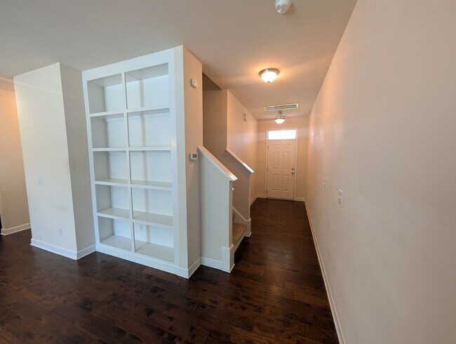 Building Photo - Townhome in Flowers Plantation with Water ...