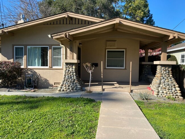 Mountain View Charmer 2 bed 1 bath available now! - Mountain View Charmer 2 bed 1 bath available now! House