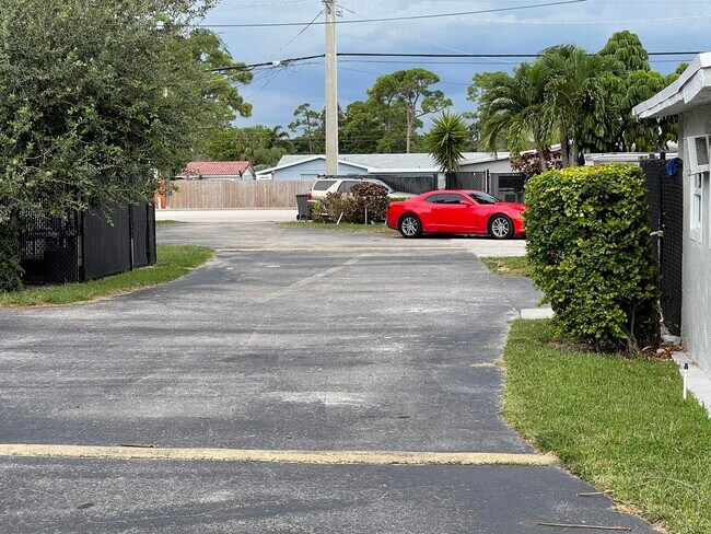 Foto del edificio - 920 Haverhill Rd