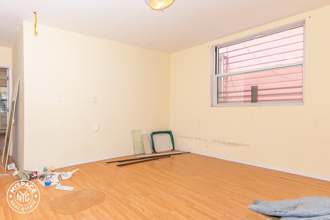 Building Photo - 439 E 21st St