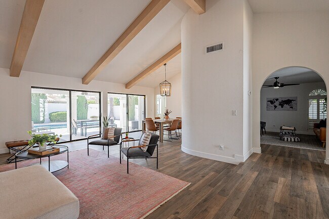 Hermosa vista del patio trasero. - 15849 N 61st St