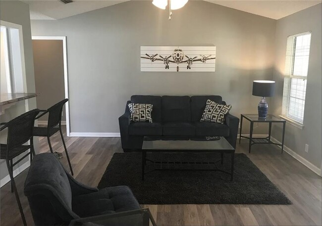 Building Photo - 102 Adams Ct