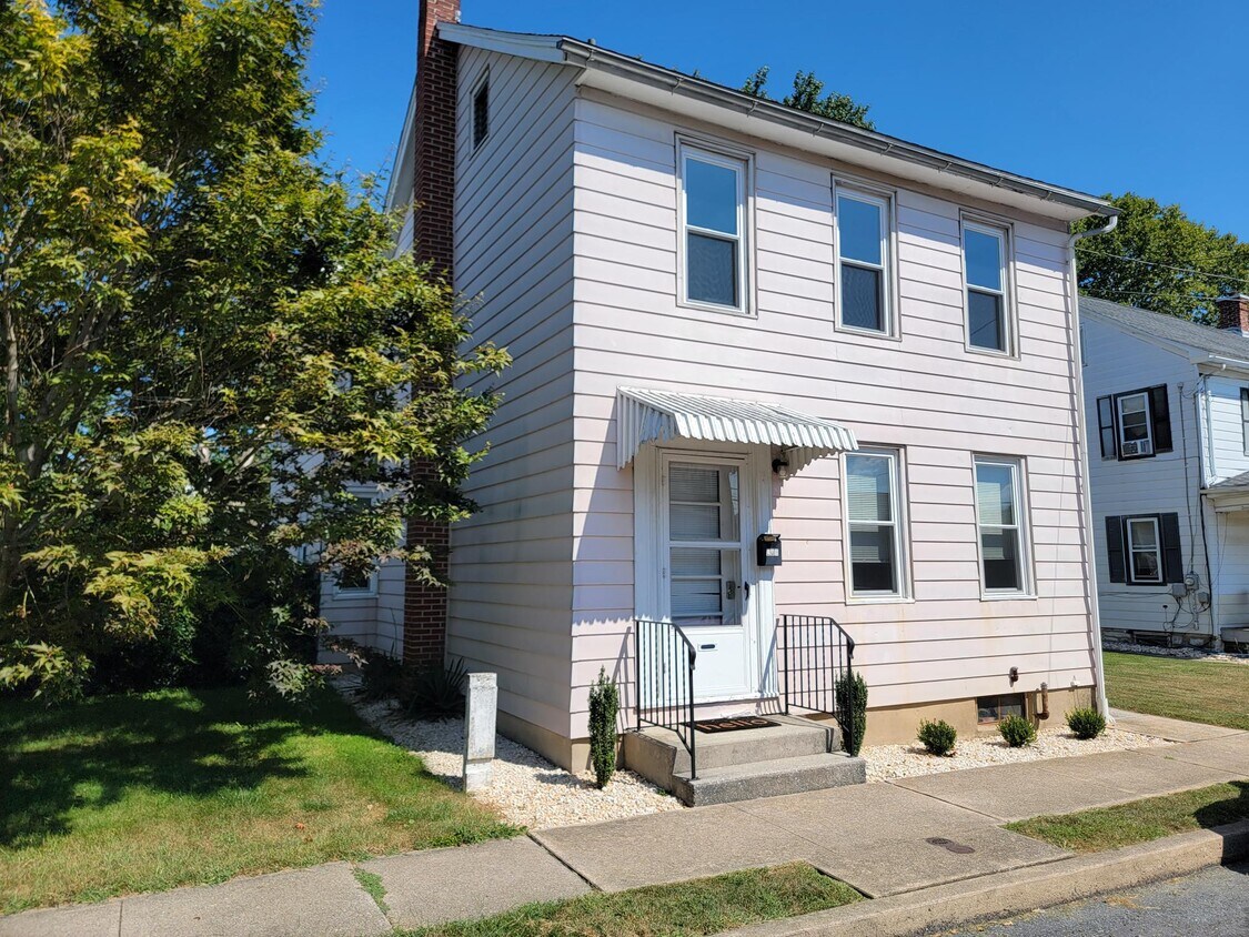 Foto principal - 205 W Carpenter Ave
