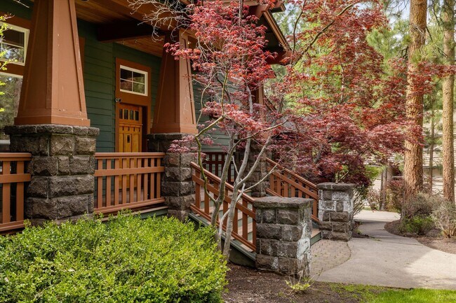 Foto del edificio - Large home in Awbrey Butte