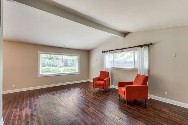 Building Photo - 8730 Sage Brush Ln
