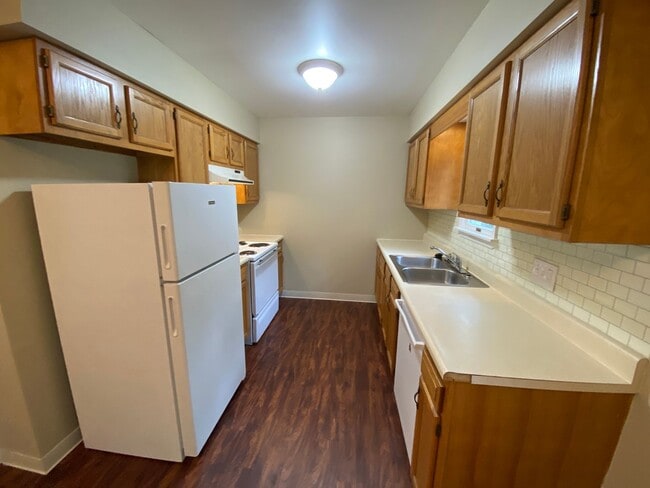Building Photo - 122 Karen Way