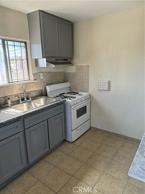 Building Photo - 111 W 97th St