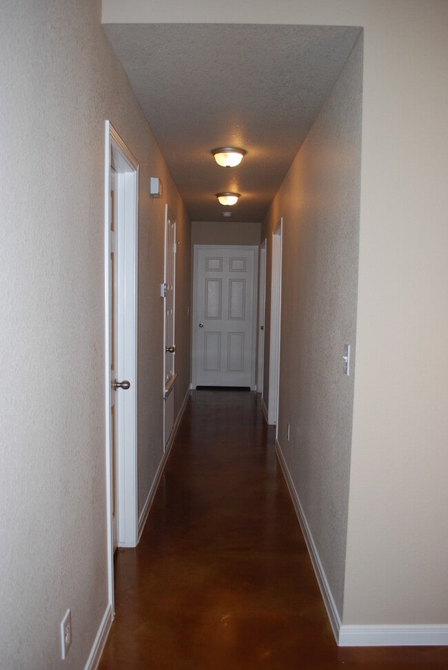 Building Photo - 1512 Dakota Ter