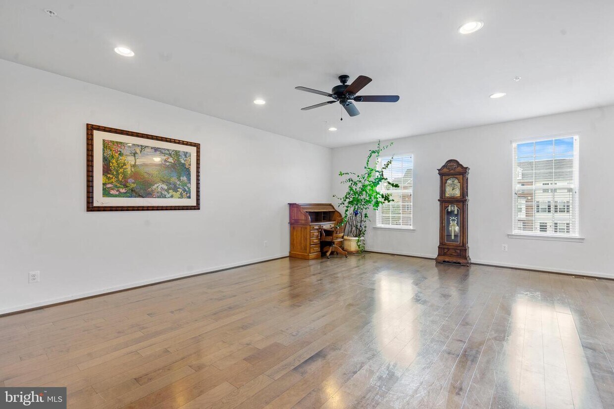 Foto principal - 7928 John Galt Way