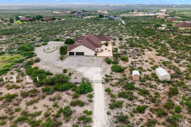 Foto del edificio - 31 Running Deer Mdws