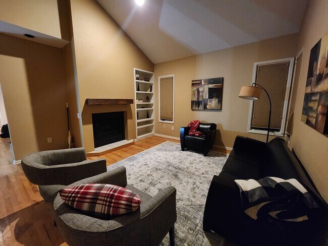 Building Photo - 1545 Lodge Ln