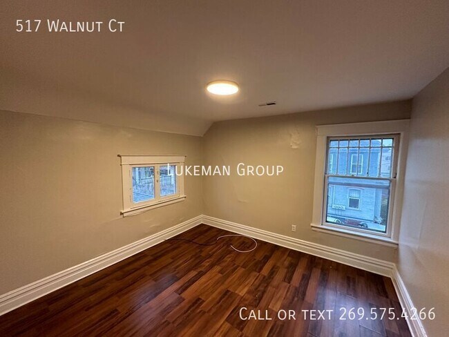 Foto del edificio - 517 Walnut Ct
