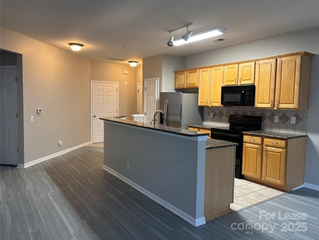 Foto del edificio - 14859 Santa Lucia Dr