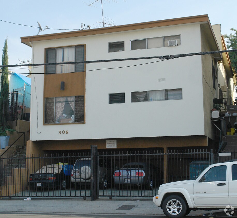 Building Photo - 306 N Bonnie Brae St