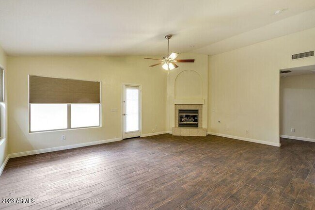 Building Photo - 10213 W Daley Ln