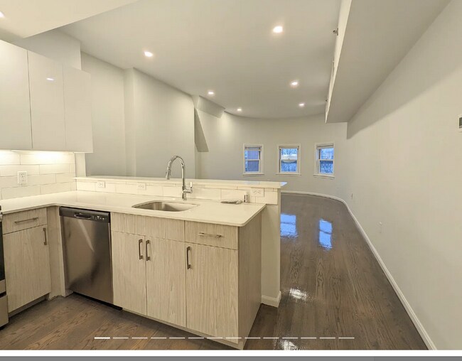 Foto del edificio - 1402 Beacon St