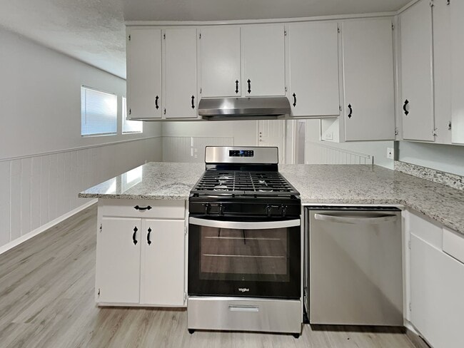 Building Photo - 3BR/2BA Pet-Friendly Home in Westworth Village | Fenced Yard & Garage