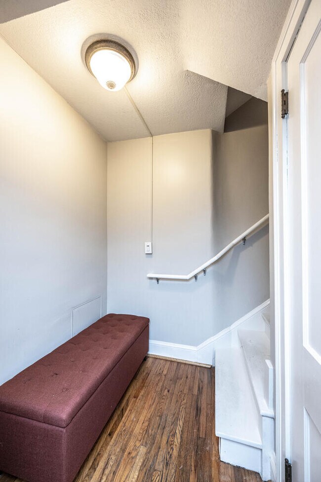 Foyer to Apt with Big Closet - 4701 Grand Ave S