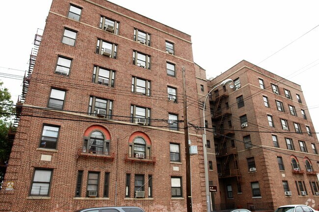 Building Photo - 3338 Parsons Blvd
