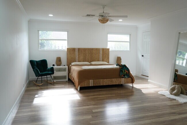 Building Photo - 7131 Oakmont Dr