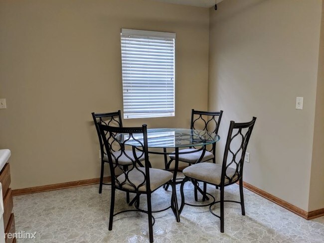 Foto del edificio - 3 br, 2.5 bath Townhome - 819 S 42nd St