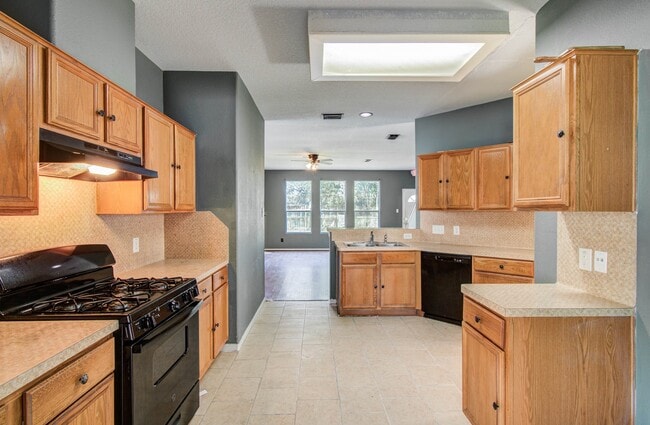 Building Photo - 18518 Alemarble Oak St