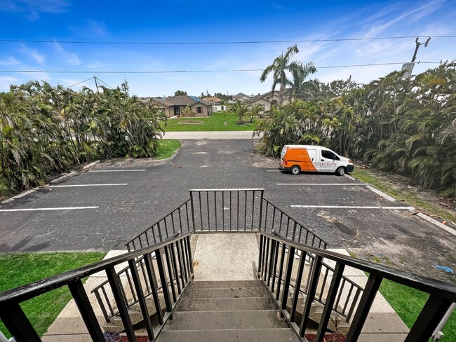 Building Photo - 4530 SW 10th Ave