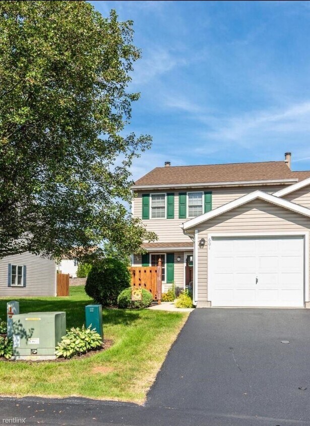 Primary Photo - 3 br, 2 bath Condo - 601 Stonegate Road