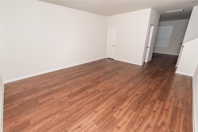 Building Photo - 19 Leisure Shore Ct