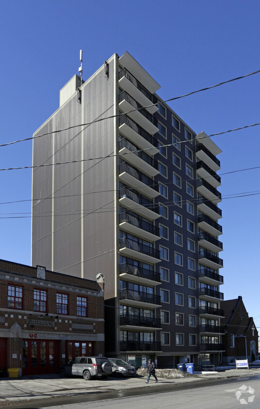 Primary Photo - Parkdale Towers