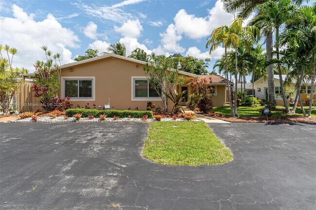 Building Photo - 2717 SW 46th St