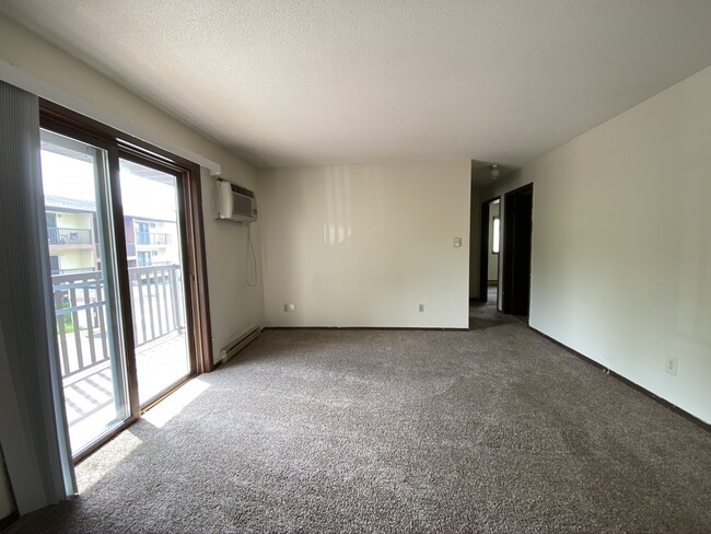 Living area with balcony - Oakland Village