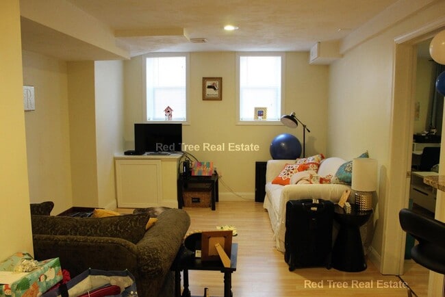 Building Photo - 10 Strathmore Rd