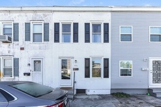 Building Photo - 551 Summit St Building Photo - 551 Summit St