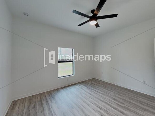 Foto del edificio - 1133 Abrams Blvd
