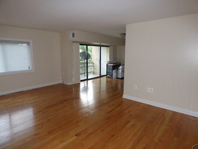 Foto del edificio - 6300-9 Hil Mar Drive