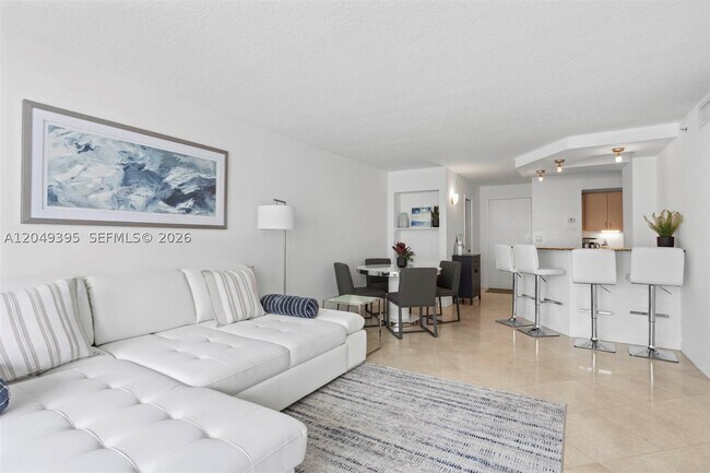 Building Photo - 6917 Collins Ave
