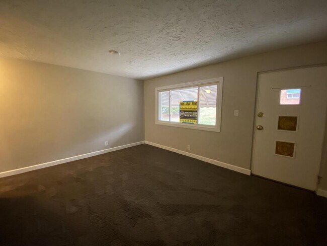 Building Photo - 209 Dalepark Drive Unit #05