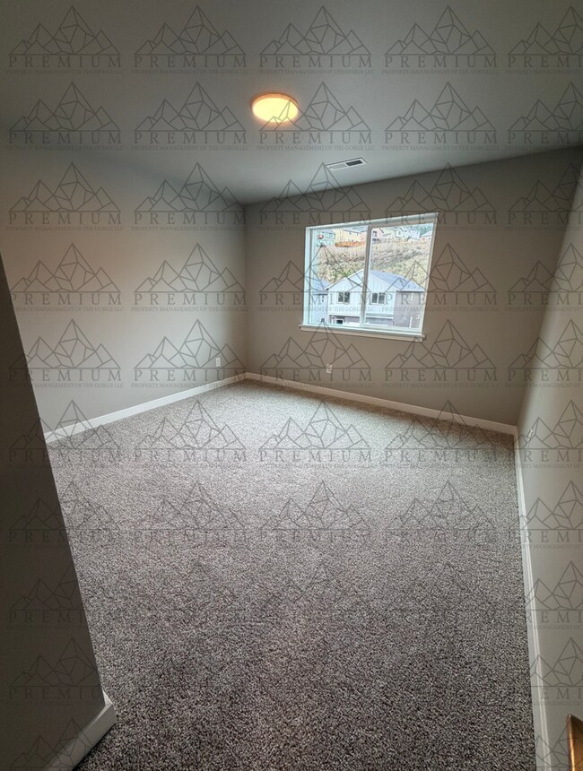 Foto del edificio - 3 BED 2.5 BATH NEW BUILD!