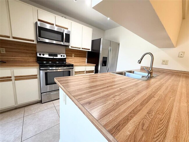 Foto del edificio - 5282 CYPRESS Ct