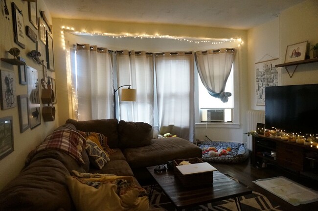 Foto del edificio - Large 1 bed unit on a tiny side street nea...