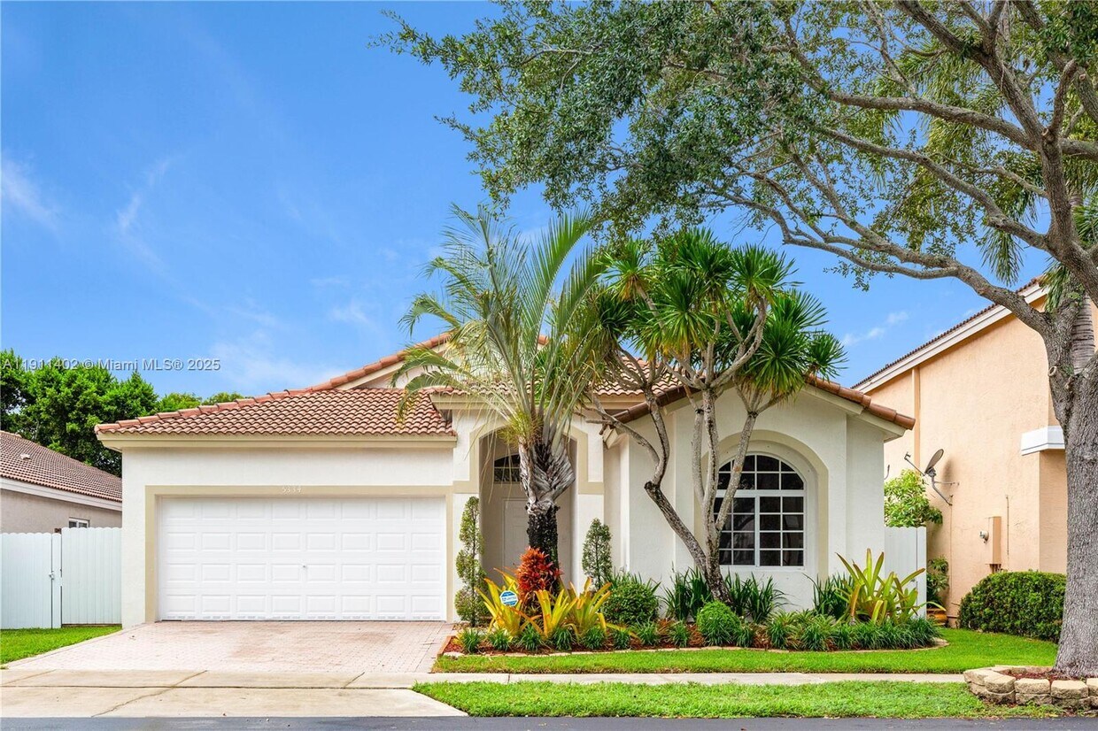 Foto principal - 5334 NW 111th Ct