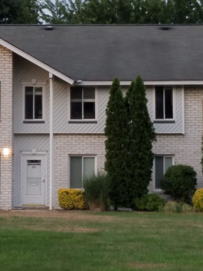 6 Boulder Ct Unit 6 Boulder Court, Coram, NY 11727 Condo for Rent in