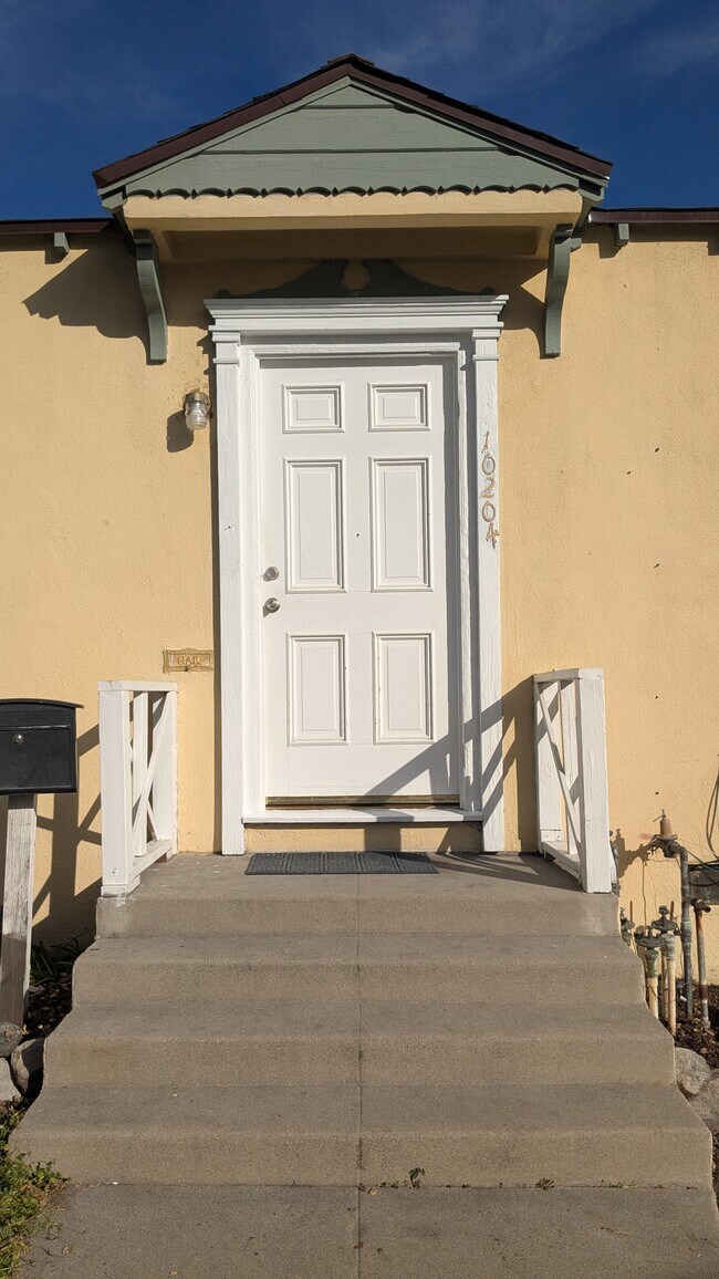 Foto del edificio - 10204 Fairgrove Ave