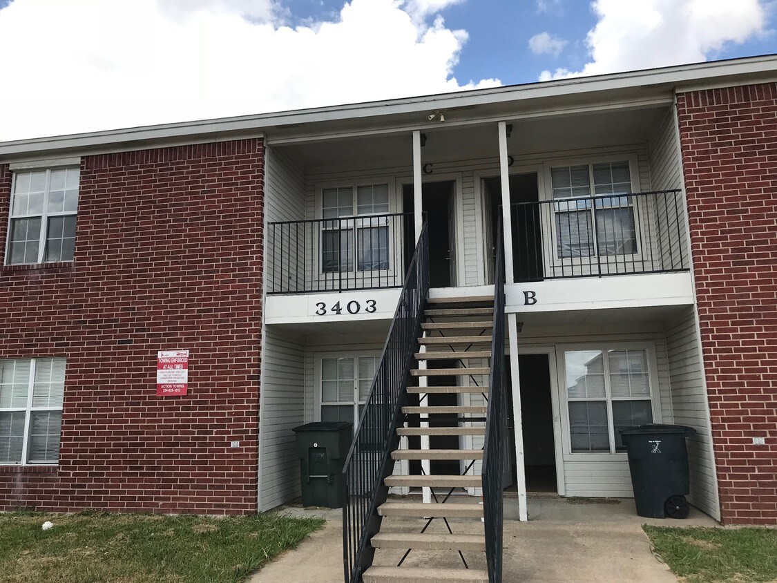 Primary Photo - 3403 Barcelona Dr