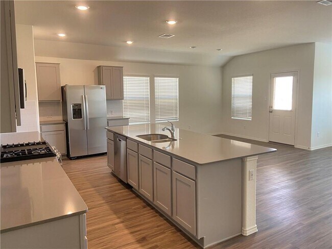Building Photo - 1420 Chad Dr