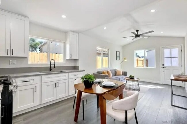 Building Photo - 1059 Emory St