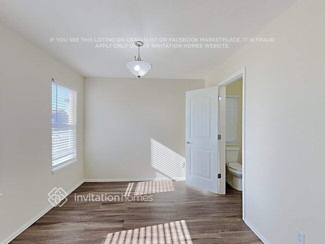 Building Photo - 10394 Silver Stirrup Dr