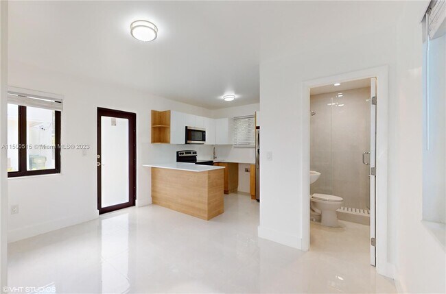 Building Photo - 325 SW 30th Rd