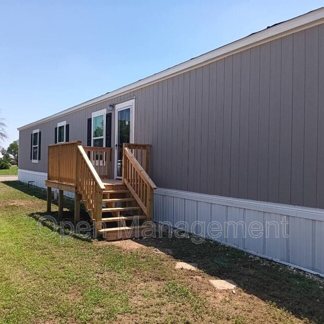 Foto del edificio - 3113 Diamond Dr